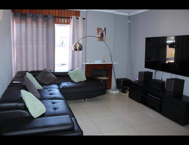 4 BEDROOM HOUSE FOR SALE IN TOWNSEND ESTATE